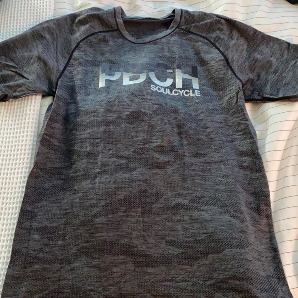 Men’s medium lululemon t shirt